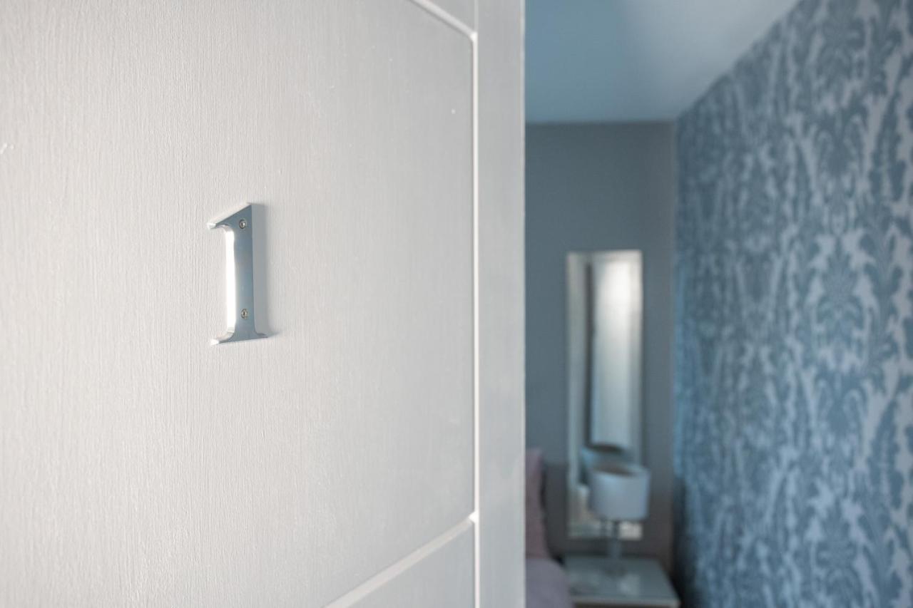 4 Private Bedroom House With 3 Parking Spaces Free Perth Exteriör bild